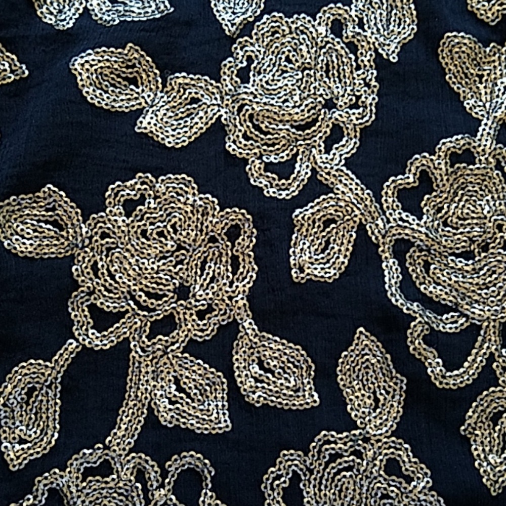 A&F Embroidered Top - Picture 2 of 4